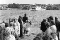 Nötöborna väntar på s/s Östern med vilken president Kekkonen anländer till Nötö 1961 